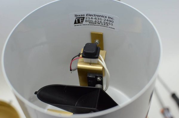 TR252I 6" tipping bucket rain gauge view of tipping assembely